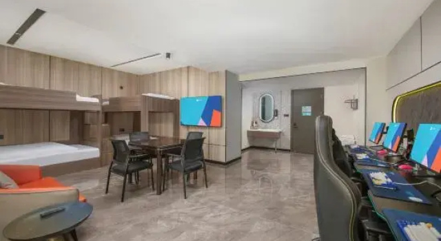 Кровать в общем номере i Electronic Sports Hotel (Xinyang Railway Station Tianrun Plaza)