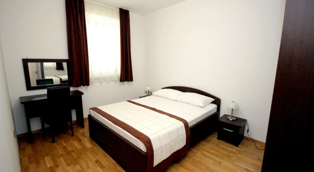 Apartments Mirista, Забронировать Апартаменты/квартира Отели Петровац с парковкой, Парковка