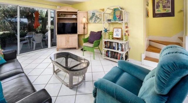 Апартаменты Seaspray Condos 108B