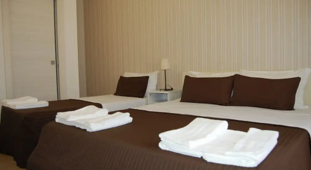 Трёхместный номер Standard с балконом и с видом на город B&B H224