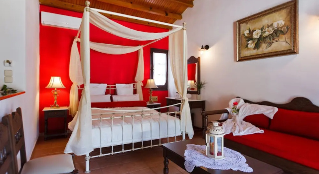 Люкс с балконом Hovolo Hotel Apartments