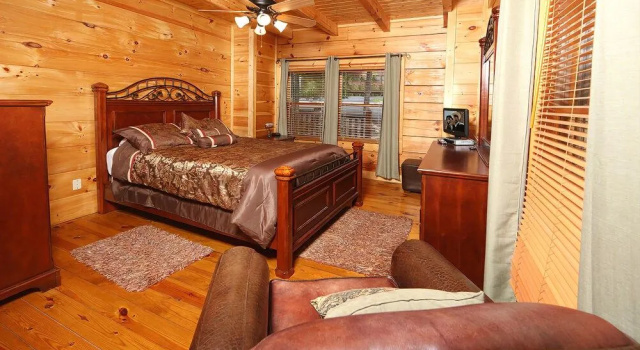 Mountain Majesty 2 Br cabin by RedAwning, Забронировать Отель Отели Great Smoky Mountains National Park с парковкой, Парковка
