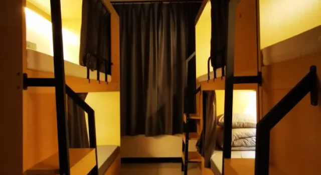 Кровать в общем номере (мужской номер) Jianshui B-Star International Youth Hostel