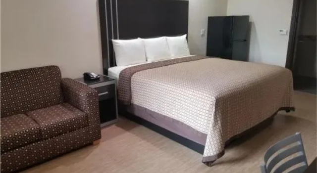 Двухместный люкс Scottish Inns & Suites