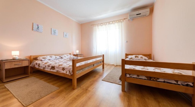 Apartments Pelle