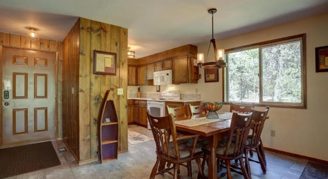 11 Camas-Hot Tub-4BR/2BA, Забронировать Апартаменты/квартира Отели Санривер с парковкой, Парковка