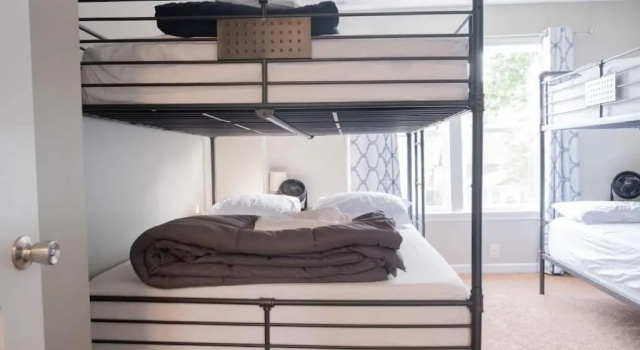 New 4 Bedroom House for Downtown Travelers!!!, Забронировать Вилла Виллы Большого Чикаго, Вилла