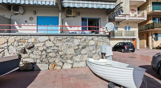 Charming Apartment in Furci Siculo With Terrace, Брондау Пәтер Furci Siculo Sicily