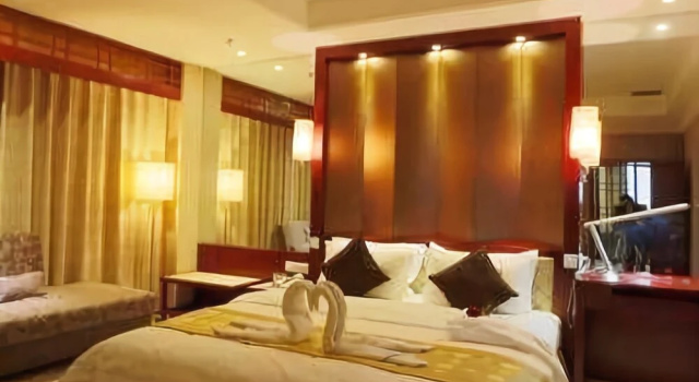 Lou lan Hotel, Rezerwuj Hotel Hotele w Korla z Basenem, Basen