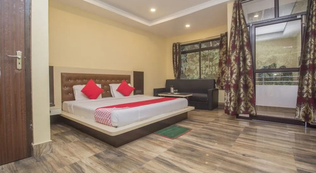 OYO 28105 Hotel Blue Sapphire