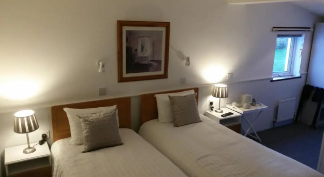 Двухместный номер Standard Halfway House Hotel