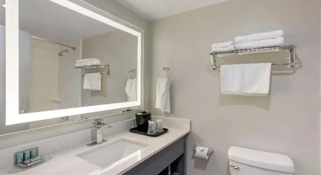Четырёхместный номер Standard Best Western Rutgers University Hotel