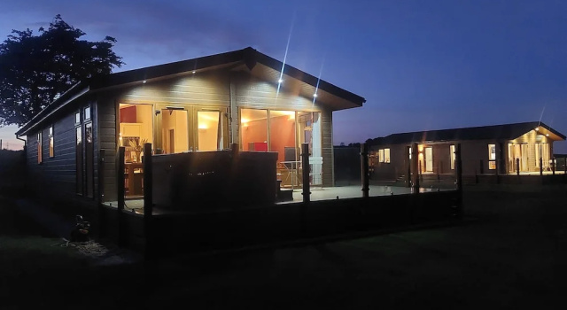 2 Bedroom Sleeps 4 Lodge-Smart Tv-Hot tub-Dogs Ok, Забронировать Дом для отпуска Локвиннок Шотландия