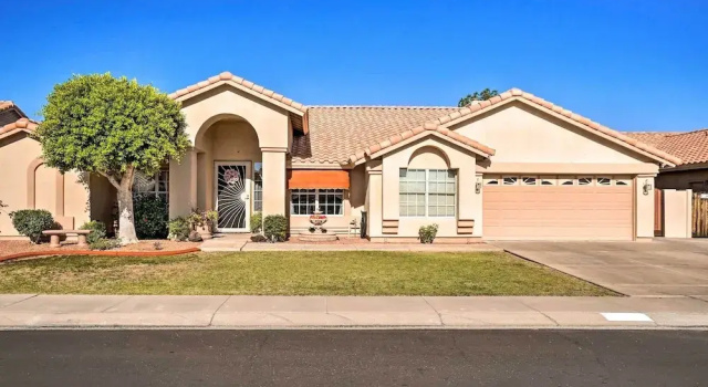 Elegant Peoria Home: Pool, Putting Green, Fire Pit, Забронировать Дом для отпуска Пеория Phoenix Metropolitan Area