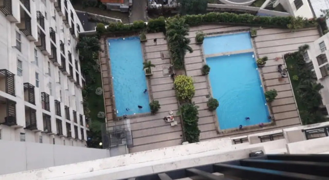 Modern Residence 3 by Hendra, Брондау Қонақ үй Depok қаласындағы төсек алаңы бар қонақ үйлер, Тоқтау алаңы