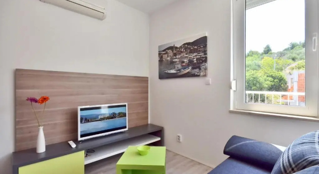 Студия с балконом BRETIA apartments & more