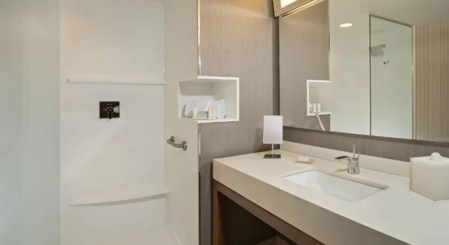 Четырёхместный номер Standard Courtyard by Marriott Concord