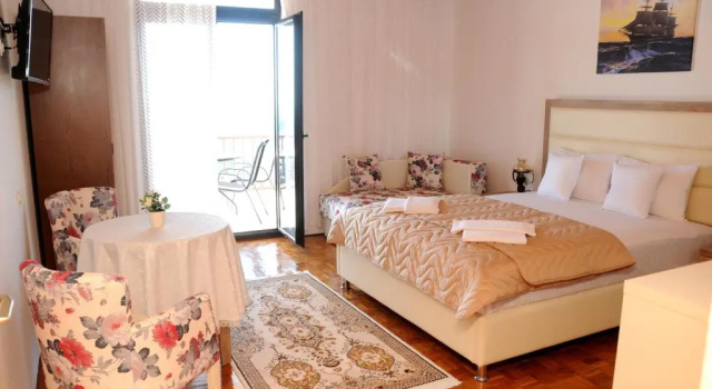 Guest House Smajlaga, Book Pension Ulcinj County hoteller med parkering, Parkering