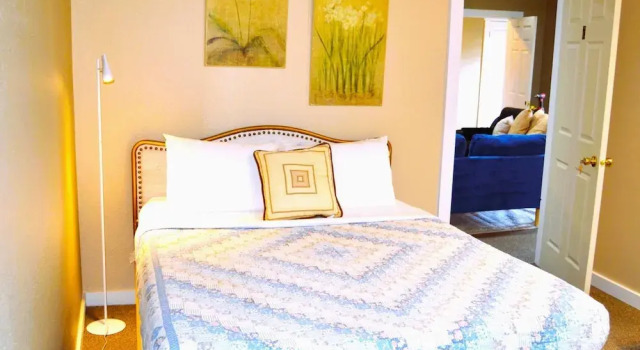 Room-cozy Nest 5 Near UND Campus, Забронировать Гостевой дом Гранд-Форкс штат Северная Дакота, рядом с Гоночная трасса River Cities