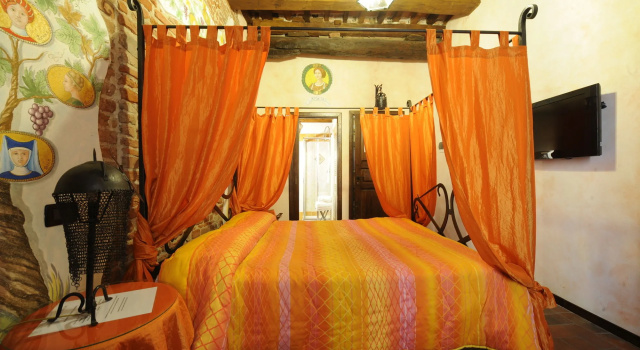 Antica Corte dei Principi Charming Rooms, Забронировать Отель Отели в центре Лукки, в центре
