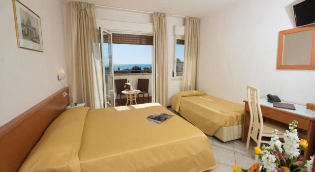 Hotel Nuova Sabrina, Забронировать Отель Марина-ди-Пьетрасанта Версилия