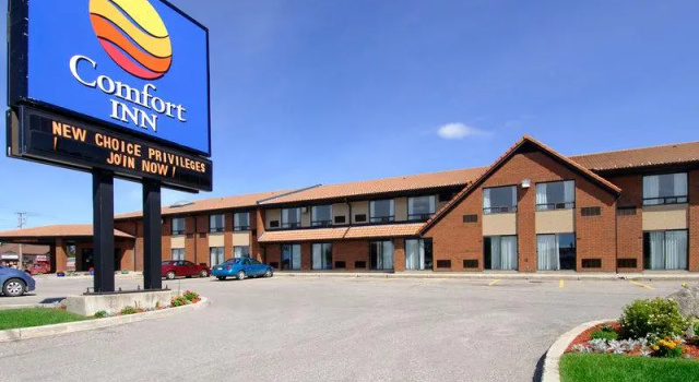 Кровать в общем номере Comfort Inn