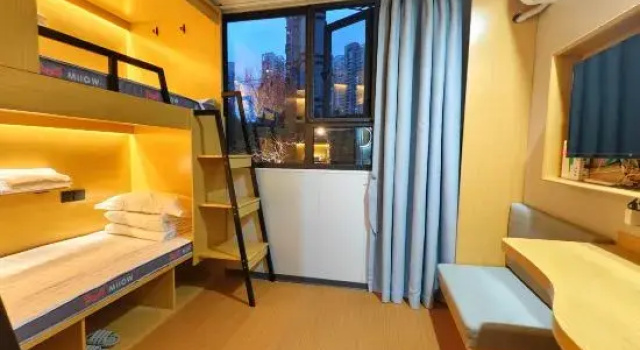Кровать в общем номере Youth Hostel