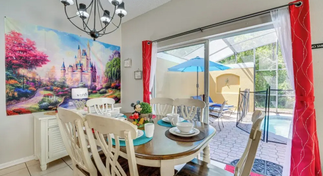 8 Mi to Disney Villa with Screened Pool and Lanai, Забронировать Вилла Отели Киссимми с парковкой, Парковка