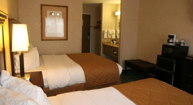 Четырёхместный номер Economy Best Western Montrose Inn