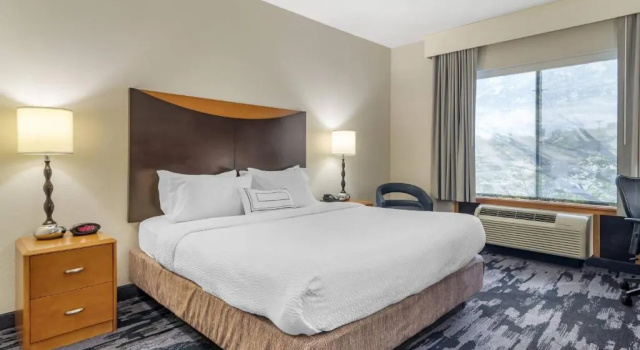 Номер Standard Fairfield Inn & Suites by Marriott Commerce