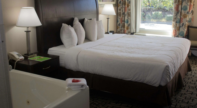 SureStay Hotel by Best Western North Myrtle Beach, Забронировать Отель Отели Гранд-Странд с парковкой, Парковка