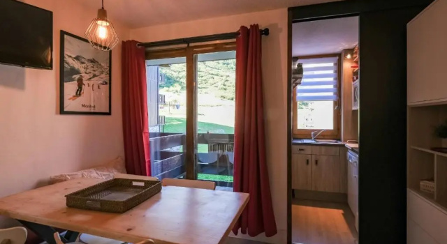 Appartement Les Allues-Méribel, 2 pièces, 5 personnes - FR-1-355-65, Забронировать Апартаменты/квартира Мерибель Три Долины