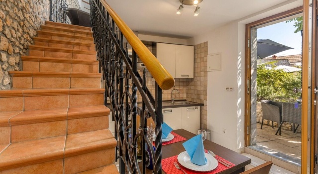 Nice Apartment in Novi Vinodolski With 1 Bedrooms, Wifi and Outdoor Swimming Pool, Забронировать Апартаменты/квартира Отели Приморско-Горанской жупания с парковкой, Парковка