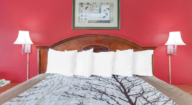 Двухместный номер Standard Days Inn by Wyndham Newton