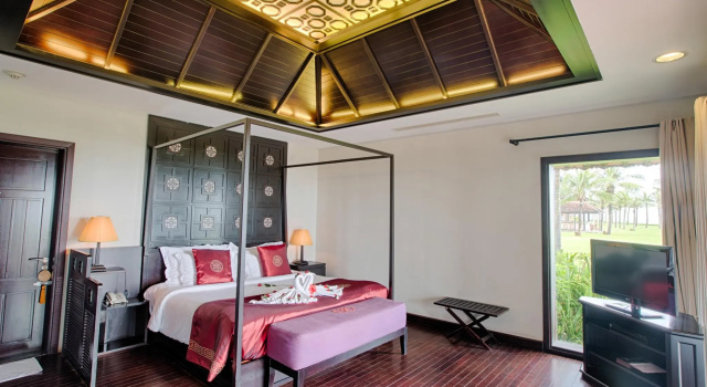 Вилла Lapochine Beach Resort (Formerly Ana Mandara Hue)
