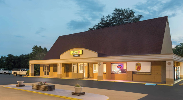 Super 8 by Wyndham Asheville Airport, Забронировать Мини-отель Флетчер Северная Каролина