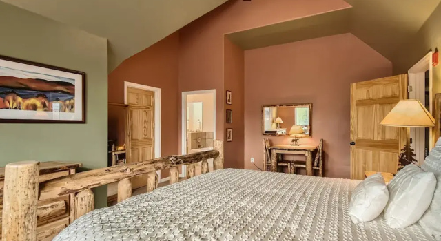 42 Burgundy 4br 3.5ba 4 Bedroom Townhouse by RedAwning