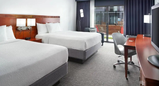 Четырёхместный номер Standard Courtyard by Marriott Raleigh Midtown