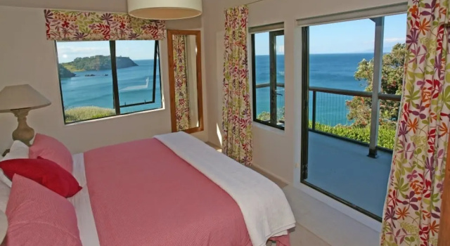Sea View Waiheke, Забронировать Дом для отпуска Отели Острова Уаихеке с парковкой, Парковка