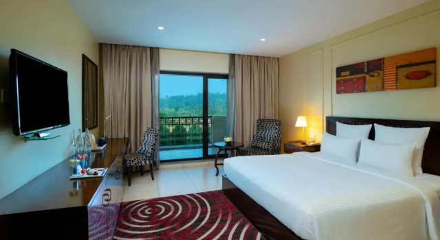 Двухместный номер Deluxe с балконом Novotel Imagica Khopoli Hotel