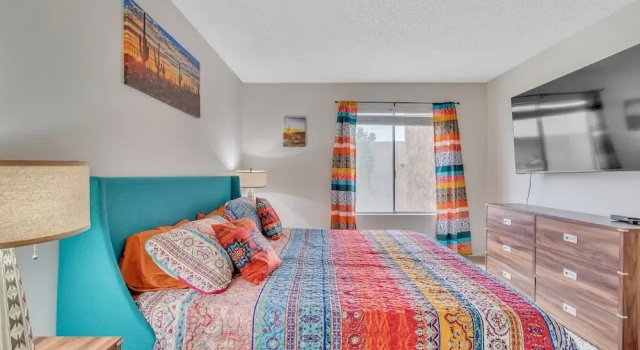 Arizona Southwest Decor - Between Phoenix And Old Town Scottsdale At Spengler Condos 1 Bedroom Condo by RedAwning, 预订 公寓 凤凰城 凤凰城都市区