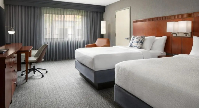 Четырёхместный номер Standard Courtyard by Marriott Los Angeles Hacienda Heights Orange County