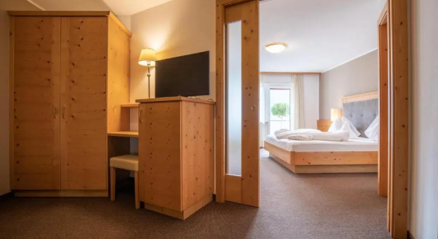 Полулюкс Hotel Lisetta