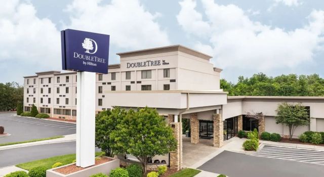 Holiday Inn Greensboro Airport, Varaa Hotelli Greensboro Pohjois-Carolina