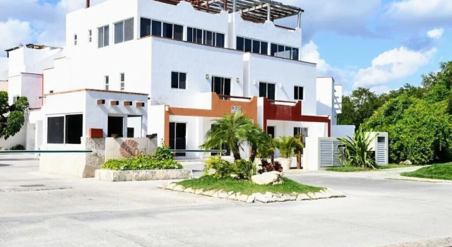 Casa Sol Playa del Carmen / Villas with swimming pool close to the beach, Забронировать Вилла Плая-дель-Кармен Кинтана-Роо