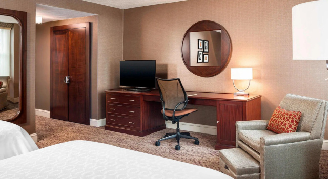 Двухместный клубный номер Standard Sheraton Commander Hotel