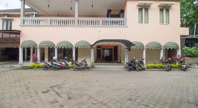 RedDoorz near Kebun Raya Bogor, Đặt Nhà khách Nhà nghỉ tại Sawah, Nhà khách