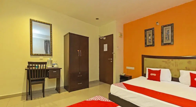 Люкс Superior OYO 90510 Hotel Sahara