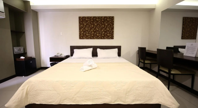 Regina Hometel, Rezerwuj Hotel Hotele w Manila z Parkingiem, Parking
