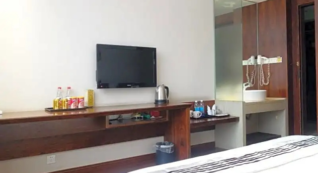 Двухместный номер Standard GreenTree Eastern Hotel Li Lake Yuantouzhu Scenic Area